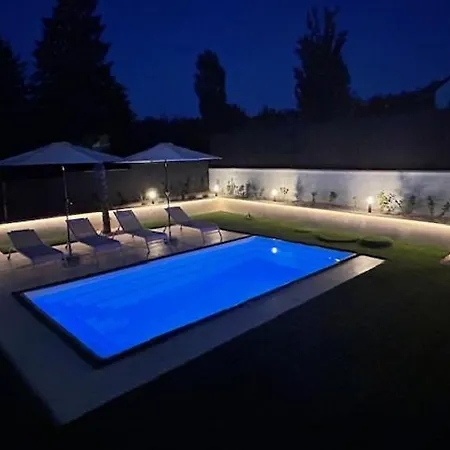 Вилла Palm Luxury Шиофок